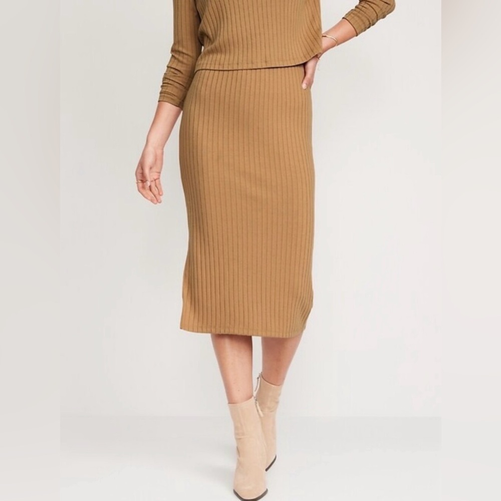 Old Navy Ribbed Two-Piece Set in Camel Brown - Picture 6 of 6
